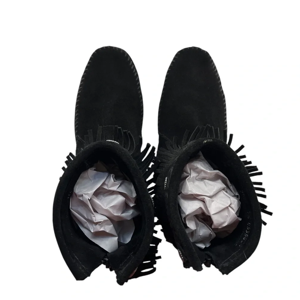 Minnetonka Black Fringe,Suede,Short Ankle Boots,Studded,soft sole boots,7 1/2 - Picture 3 of 9